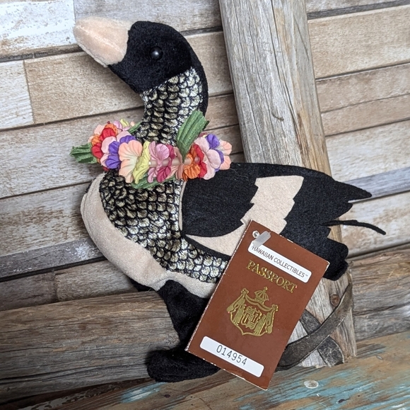 Hawaiian Collectibles Passport #014954 "Unele" Nene Goose - Picture 1 of 13